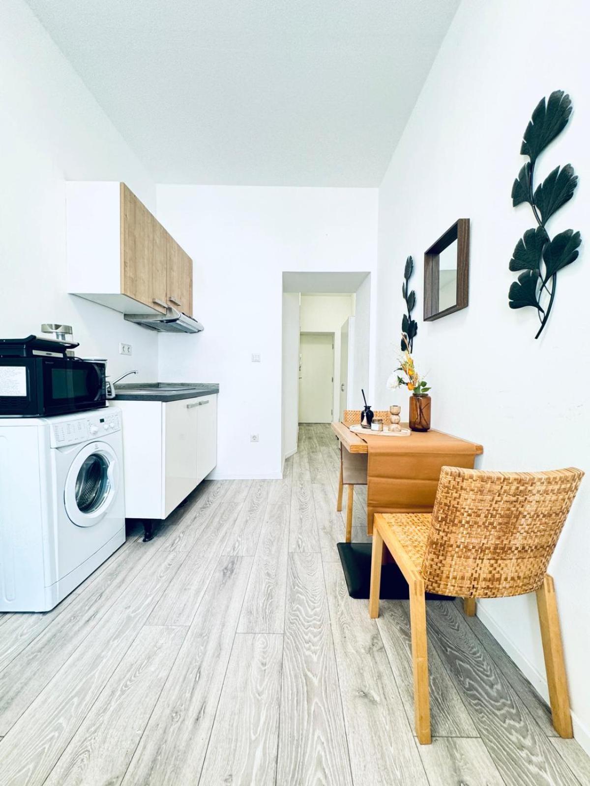 Apartment Cozy Apt, 15-min Drive To Schoenbrunn *